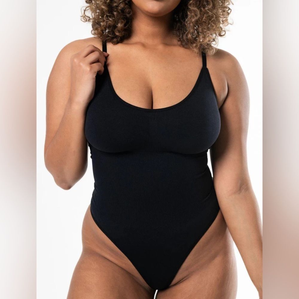 HeyShape TikTok Viral Shapewear Black Thong Bodysuit Medium